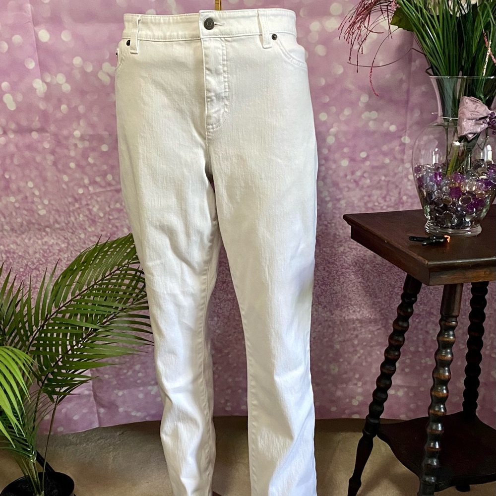 Lauren jeans Ralph Lauren white modern curvy fit jeans. - Picture 12 of 15
